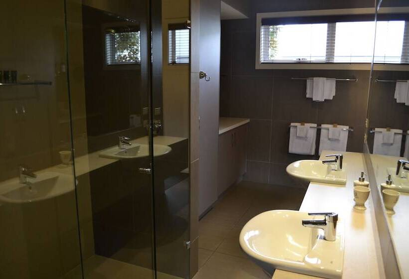 هتل Captain S At The Bay