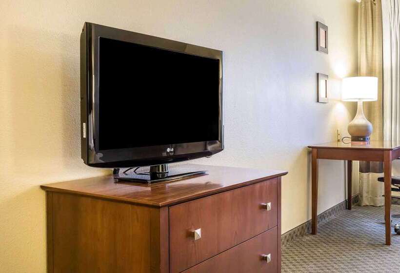 هتل Comfort Inn & Suites East Moline Near I 80