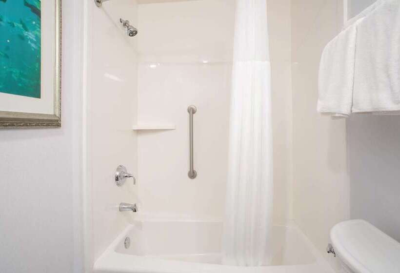 هتل Hampton Inn Monterey