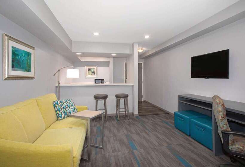 هتل Hampton Inn Monterey