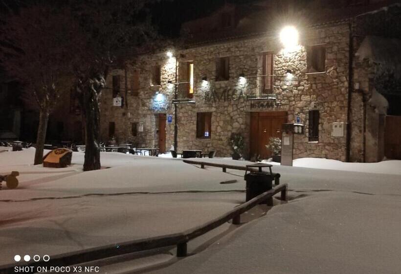 هتل Hostal Bavieca