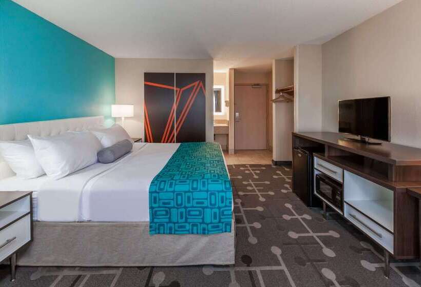 هتل Howard Johnson By Wyndham Romulus Detroit Metro Airport