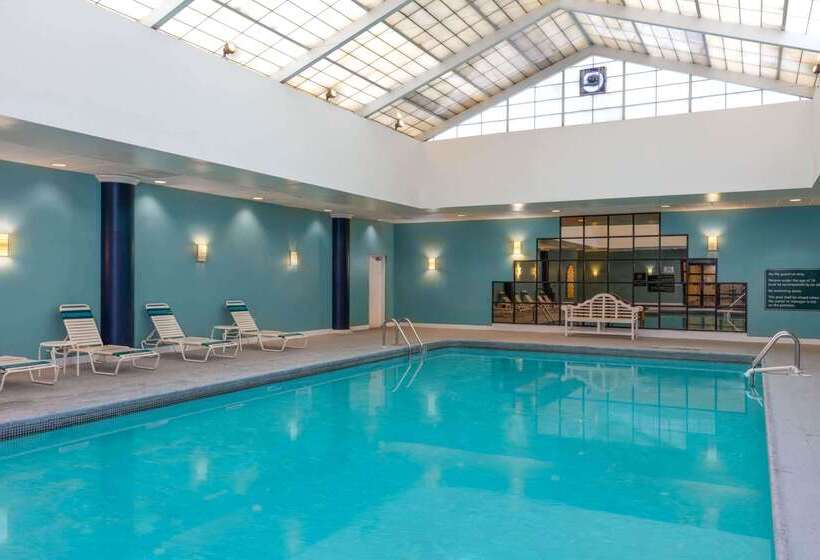 هتل La Quinta By Wyndham Secaucus Meadowlands