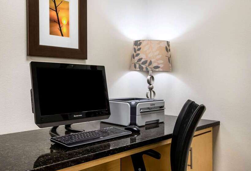 هتل La Quinta Inn By Wyndham Davenport & Conference Center