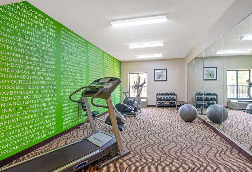 هتل Baymont By Wyndham Moss Point