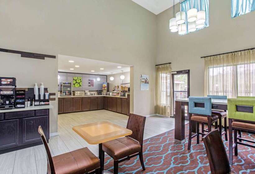 هتل Baymont By Wyndham Moss Point