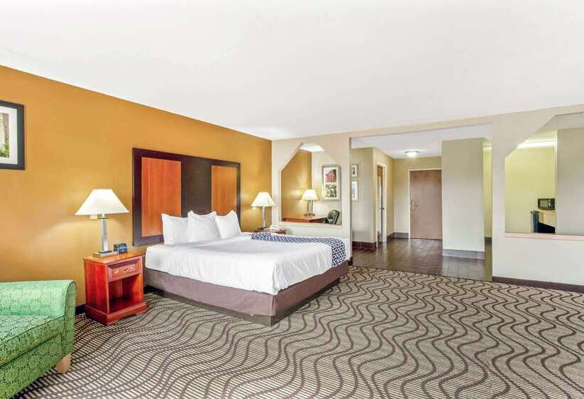 هتل Baymont By Wyndham Moss Point