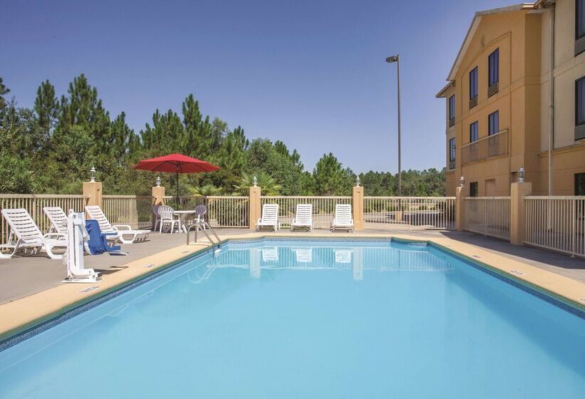 هتل Baymont By Wyndham Moss Point