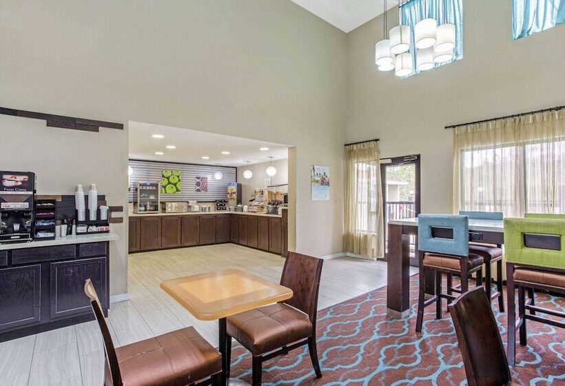 هتل Baymont By Wyndham Moss Point