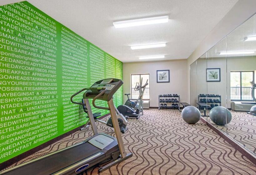 هتل Baymont By Wyndham Moss Point