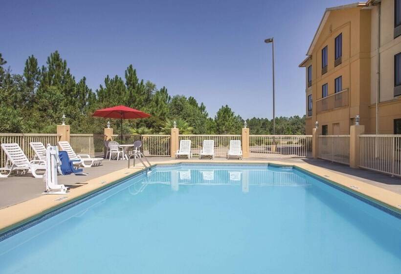 هتل Baymont By Wyndham Moss Point