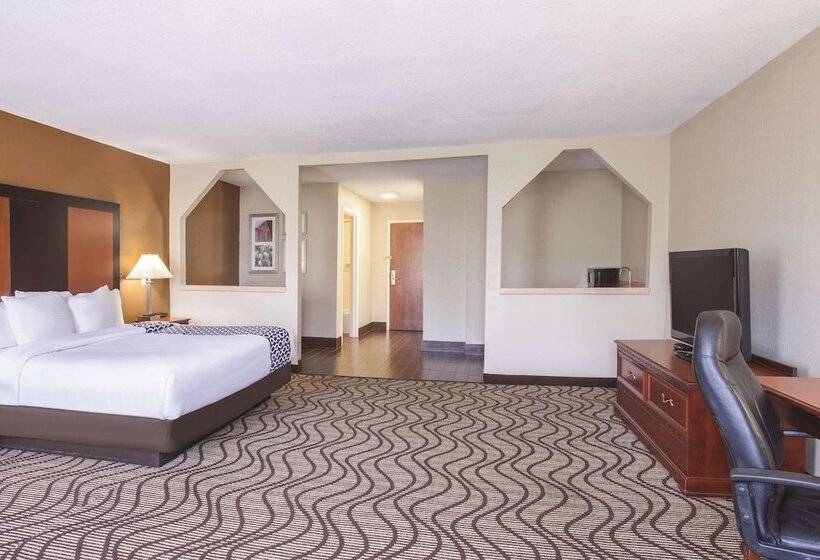 هتل Baymont By Wyndham Moss Point