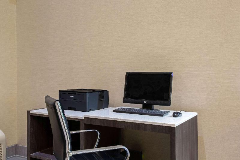 酒店 La Quinta Inn By Wyndham Radford