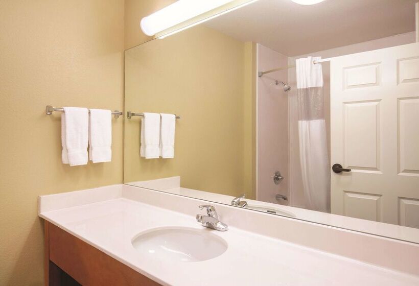 هتل La Quinta By Wyndham Bentonville