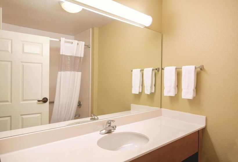 هتل La Quinta By Wyndham Bentonville