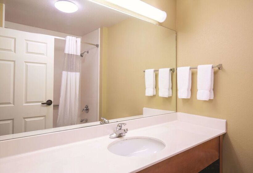 هتل La Quinta By Wyndham Bentonville
