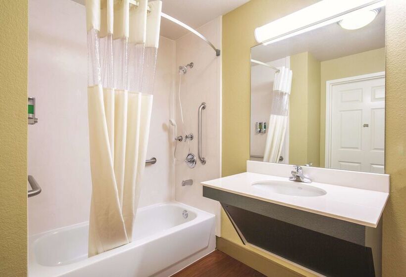 هتل La Quinta By Wyndham Bentonville