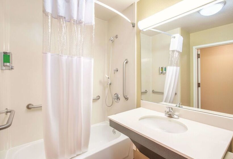 هتل La Quinta By Wyndham Bentonville