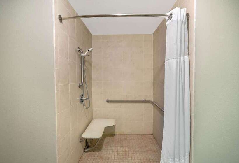 هتل La Quinta By Wyndham Latham Albany Airport