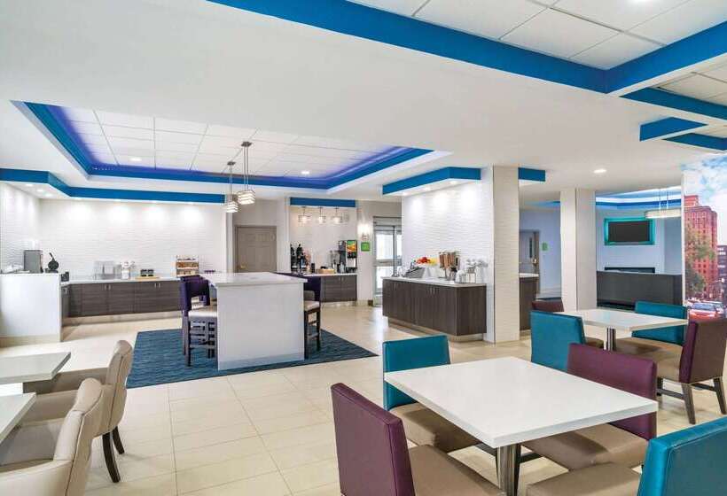 هتل La Quinta By Wyndham Latham Albany Airport