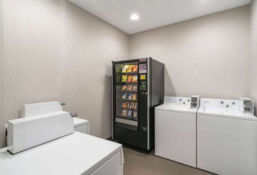 هتل La Quinta By Wyndham Latham Albany Airport