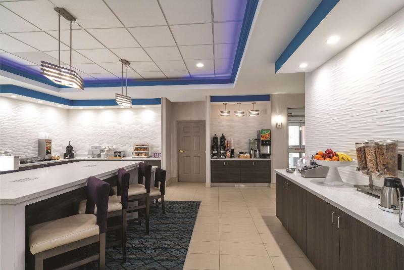 هتل La Quinta By Wyndham Latham Albany Airport