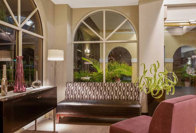 هتل La Quinta By Wyndham Miami Lakes