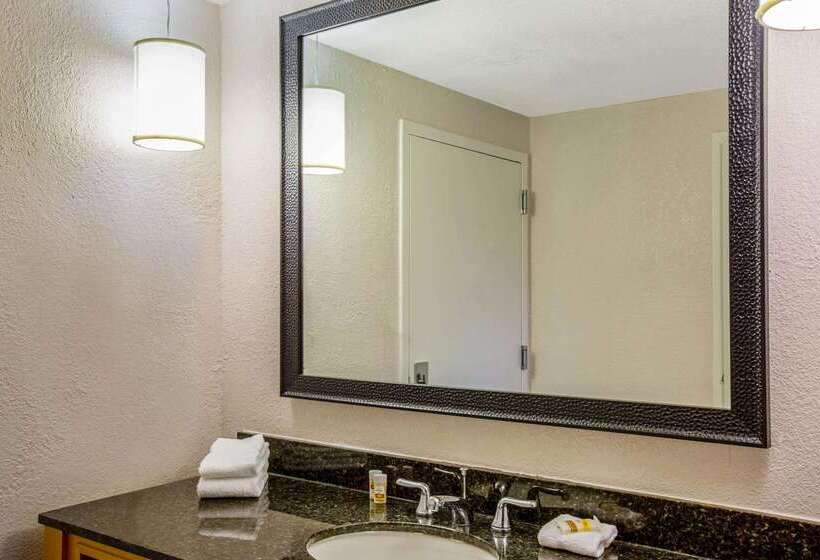 هتل La Quinta By Wyndham Miami Lakes