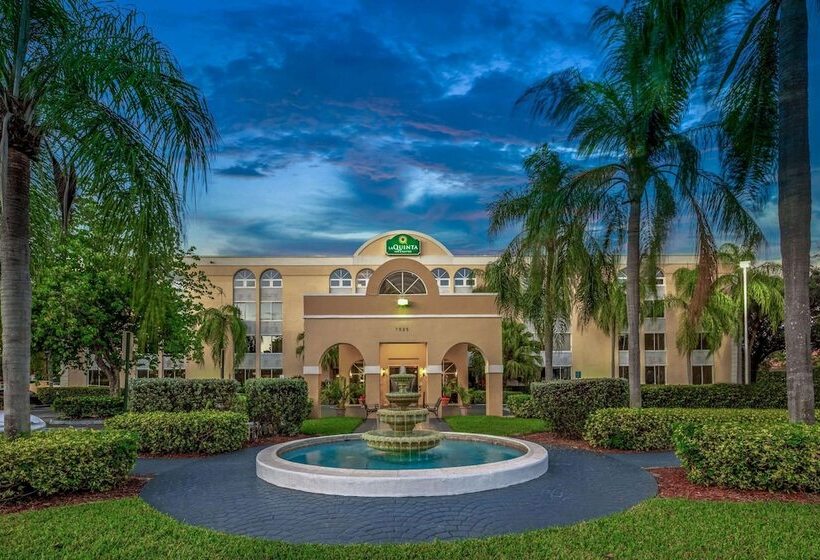 هتل La Quinta By Wyndham Miami Lakes