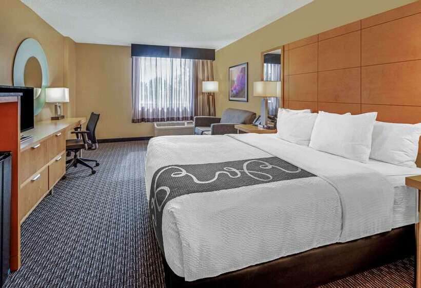 هتل La Quinta By Wyndham Naples Downtown
