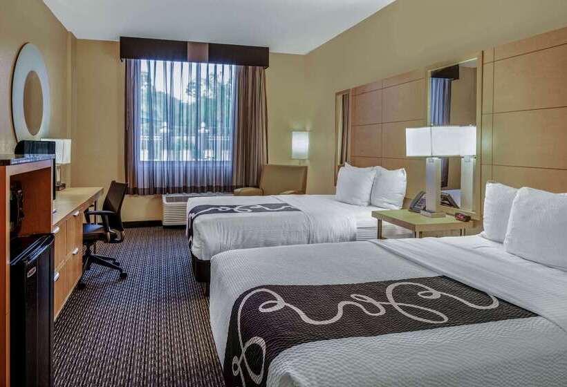 هتل La Quinta By Wyndham Naples Downtown