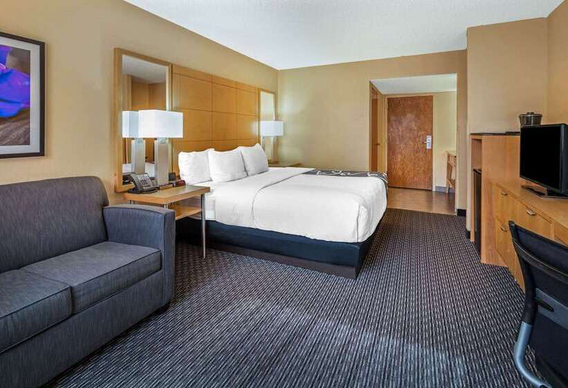 هتل La Quinta By Wyndham Naples Downtown