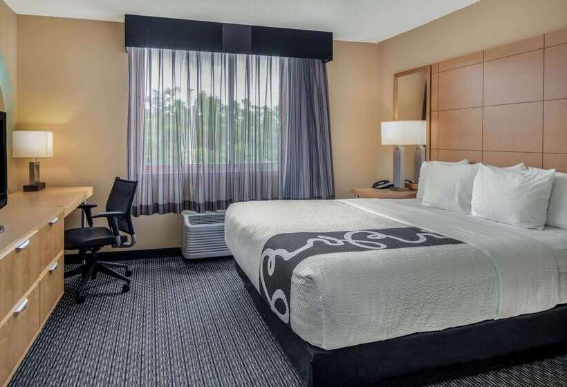 هتل La Quinta By Wyndham Naples Downtown