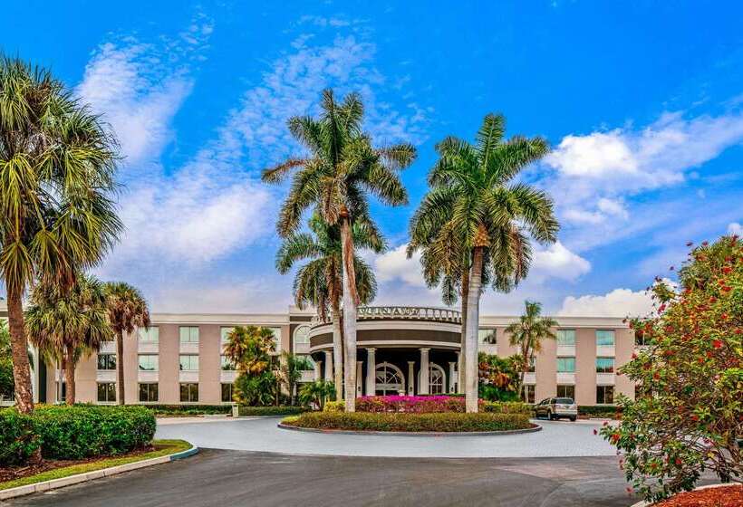 هتل La Quinta By Wyndham Naples Downtown
