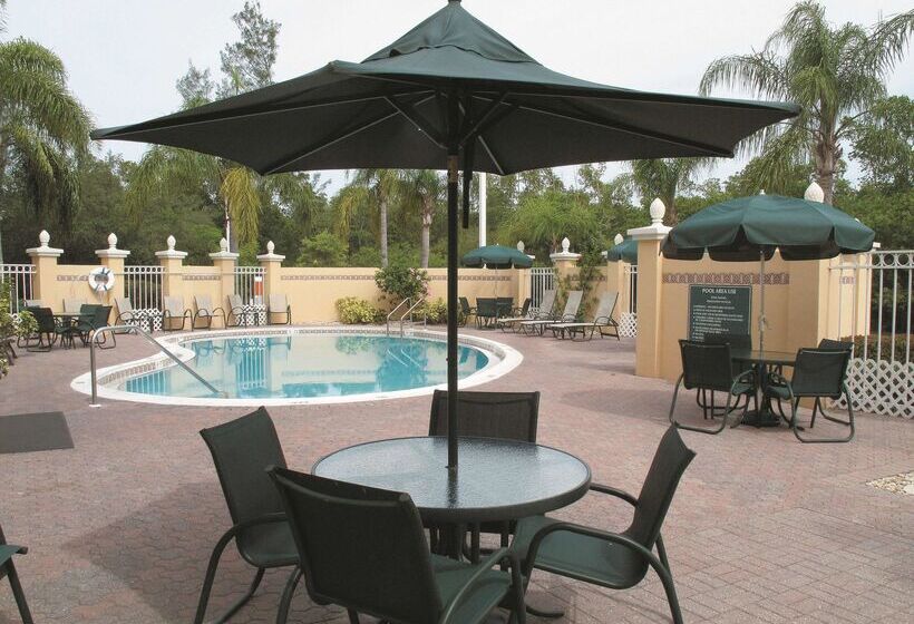 هتل La Quinta By Wyndham Naples Downtown