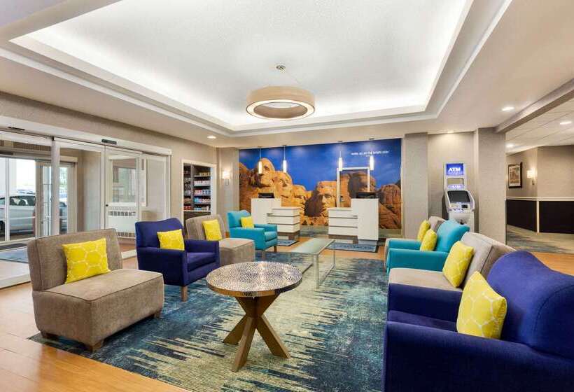 هتل La Quinta Inn & Suites By Wyndham Rapid City