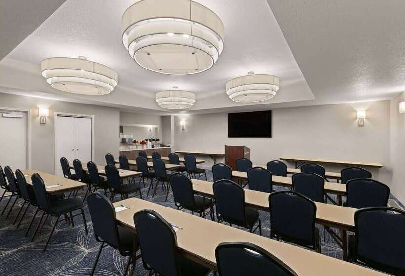 هتل La Quinta Inn And Suites By Wyndham At Watiki Waterpark