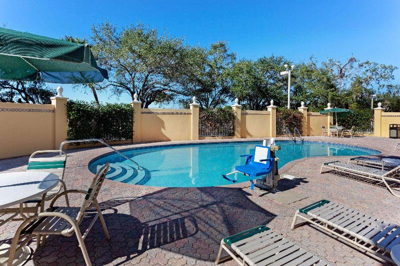 בית מלון כפרי La Quinta By Wyndham Sarasota Downtown