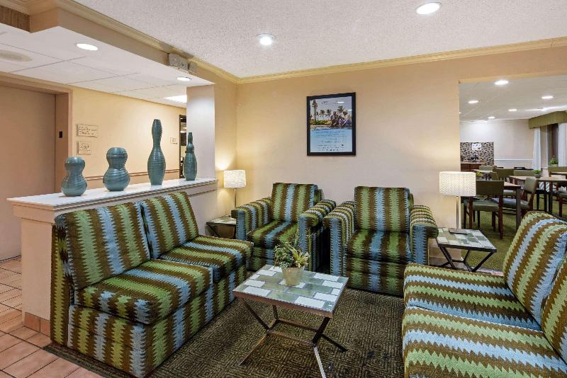 Отель La Quinta Inn & Suites By Wyndham Sawgrass