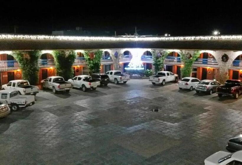 هتل Los Arcos