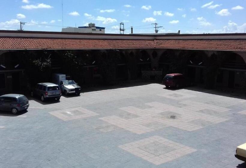 هتل Los Arcos