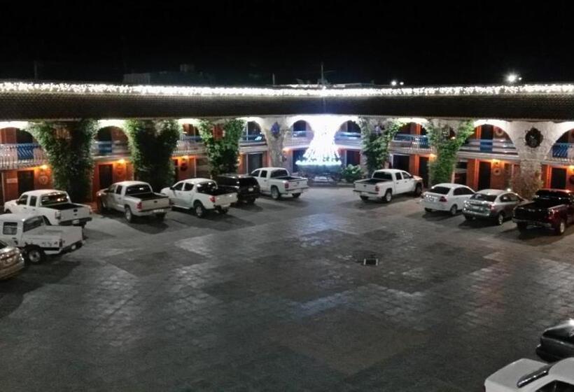 هتل Los Arcos