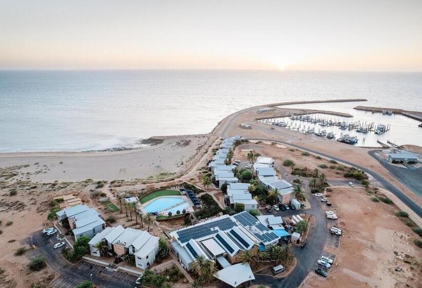 هتل Mantarays Ningaloo Beach Resort