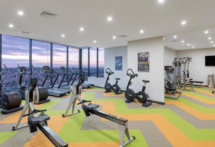 هتل Meriton Suites World Tower, Sydney