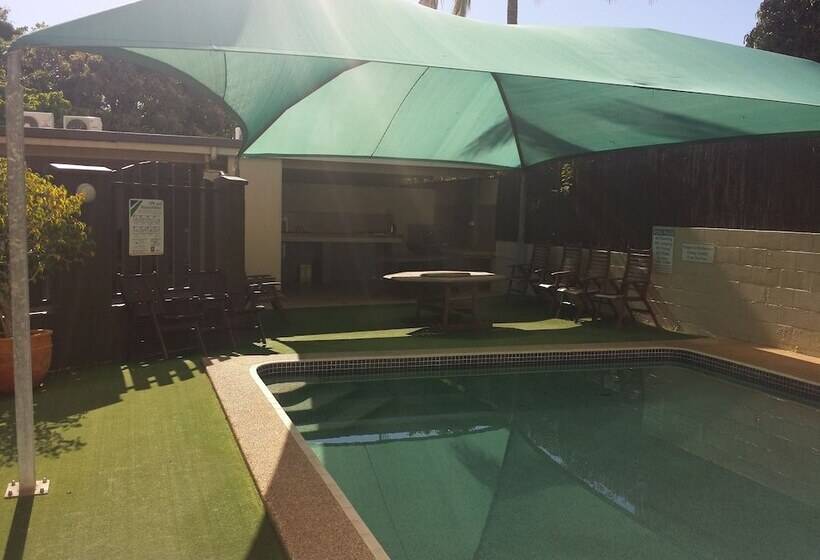 בית מלון כפרי Mid City Motor Inn