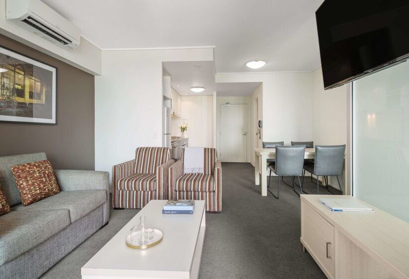 هتل Oaks Brisbane On Felix Suites