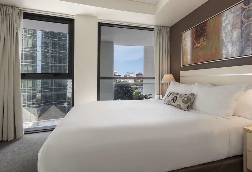 هتل Oaks Brisbane On Felix Suites