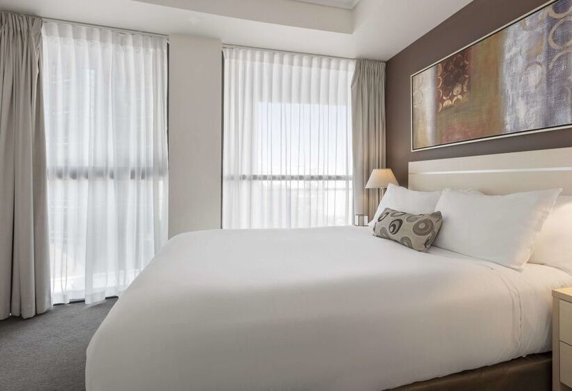 هتل Oaks Brisbane On Felix Suites