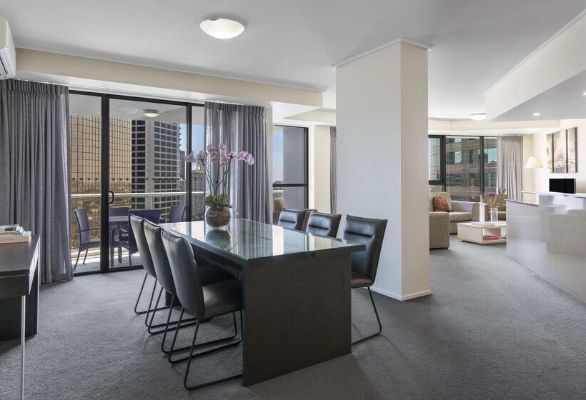 هتل Oaks Brisbane On Felix Suites