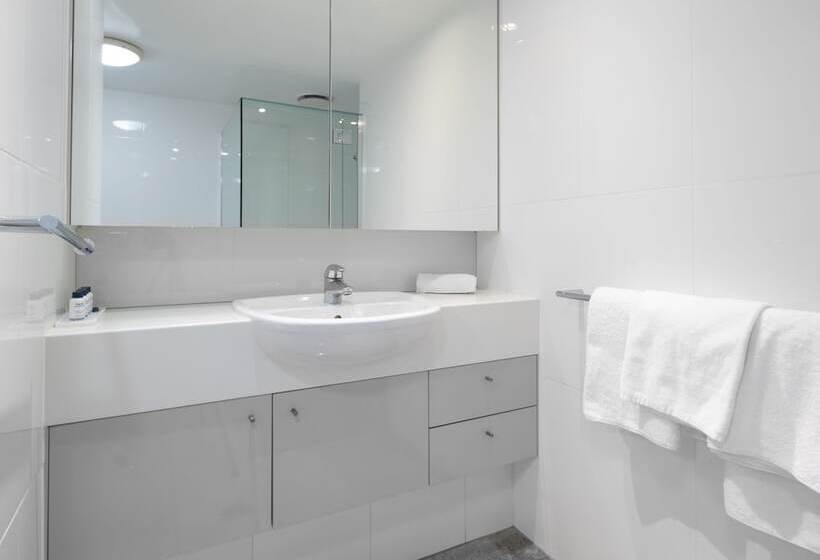 هتل Oaks Brisbane On Felix Suites